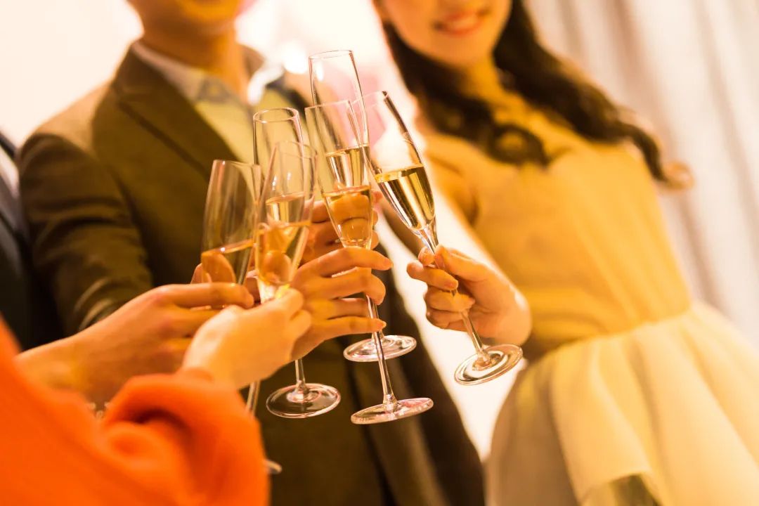 外阴白斑患者喝酒后会造成哪些危害? 外阴白斑患者喝酒后会造成哪些危害?